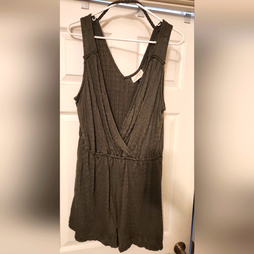 Universal Thread, size XL, Green